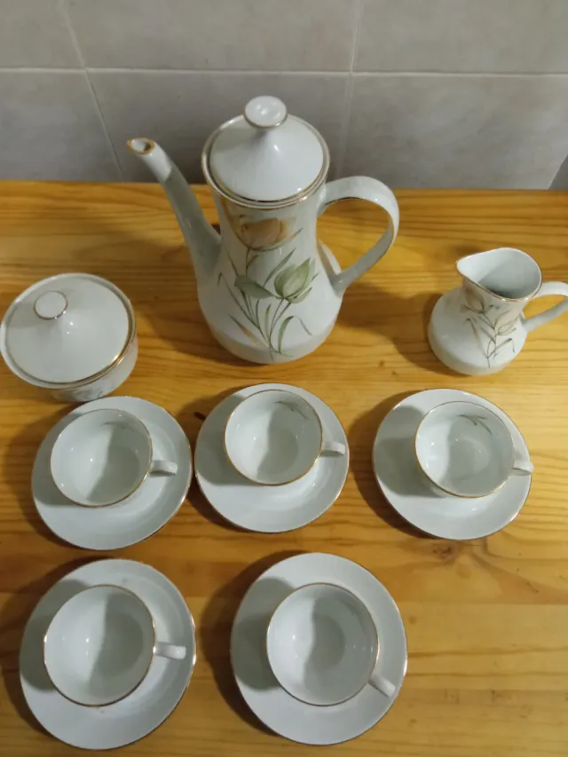Juego de café de porcelana nuevo 