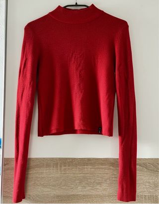 Jersey rojo cuello alto