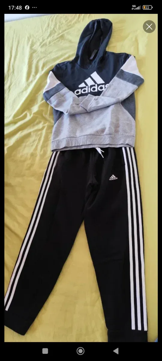 Mochila deportiva Adidas negra  y chándal