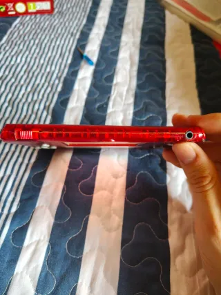 Nintendo 2DS Roja Transparente Pokémon Rubí Omega