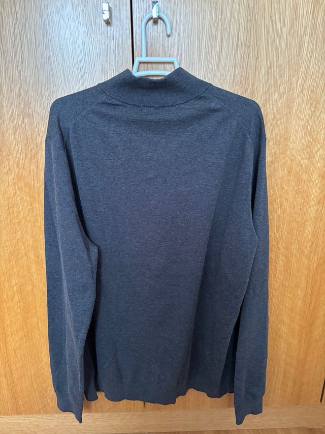 Jersey Mango cuello alto cremallera gris