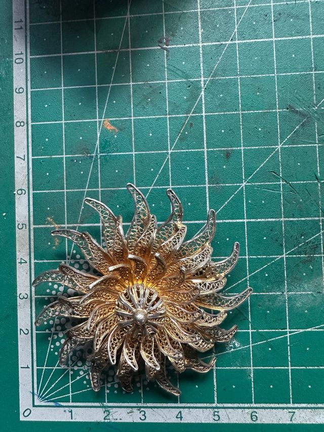 Broche flor filigrana dorada y plateada