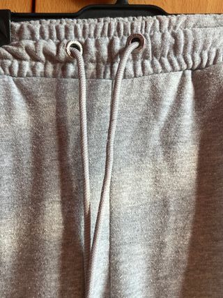Pantalón jogger gris suave