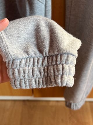 Pantalón jogger gris suave