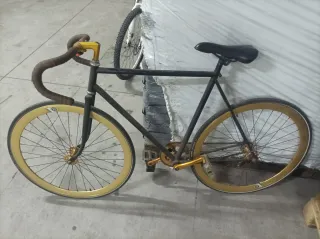 Bicicleta Fixie. Piñon fijo.