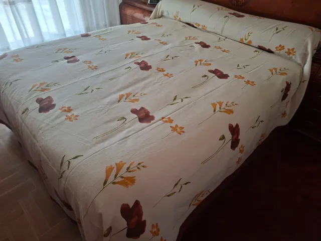 Colcha Cama 1.50 Flores Naranja, marrón y Blanco