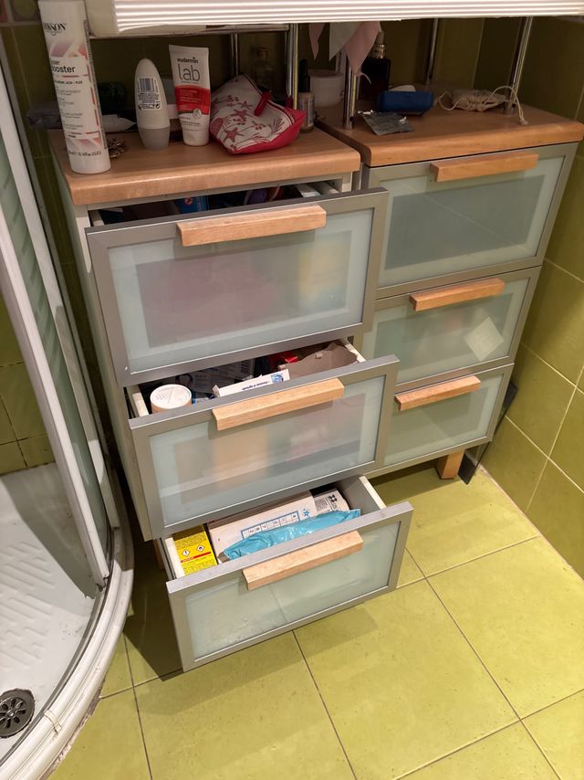 Armarios de baño IKEA - Cajoneras con puertas de c