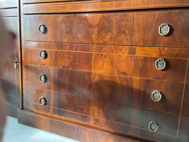 Vitrina de madera con puertas de cristal “hurtado”