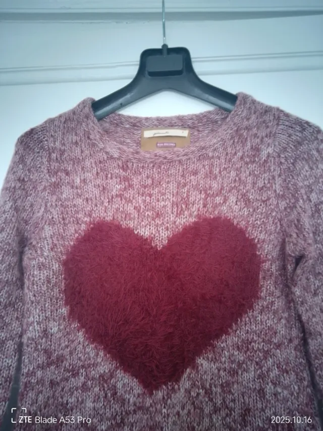 Jersey Bershka corazón rosa y rojo