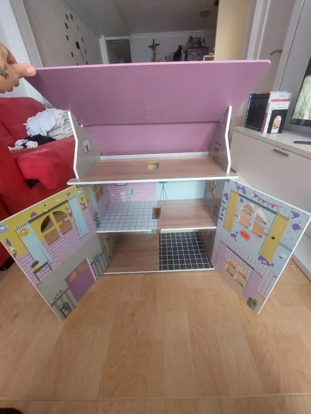 Casa de muñecas / os de madera. Para juegos