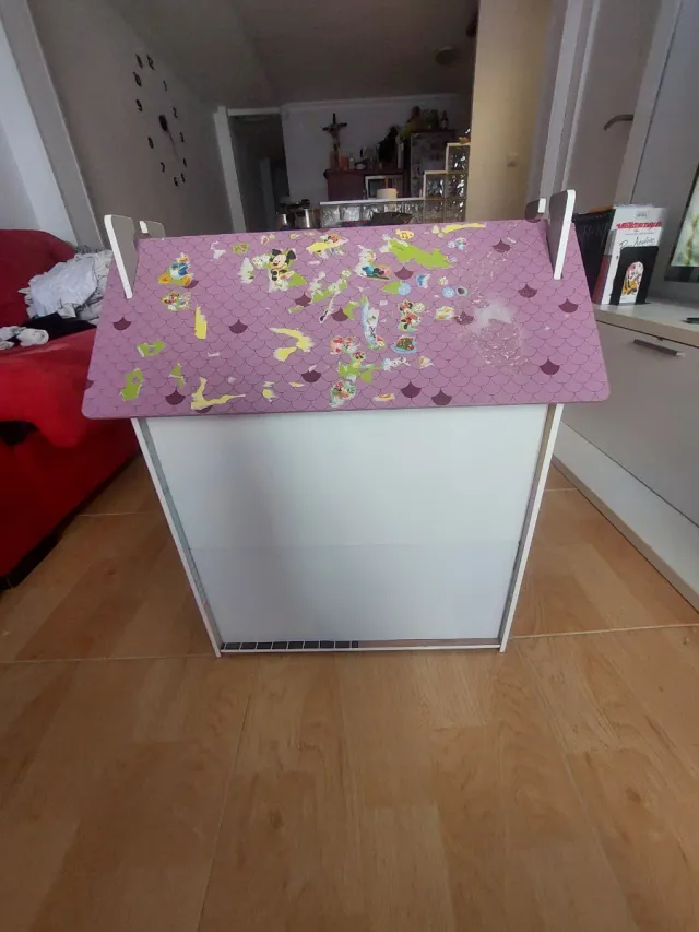 Casa de muñecas / os de madera. Para juegos