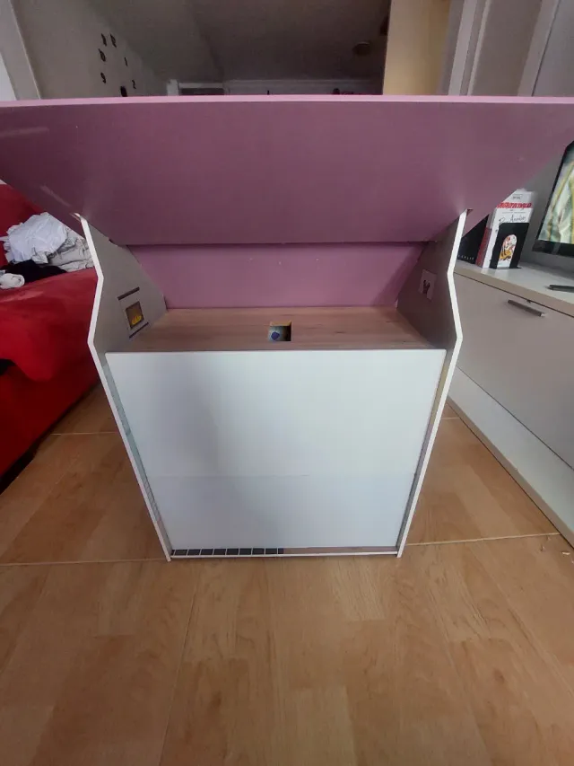 Casa de muñecas / os de madera. Para juegos