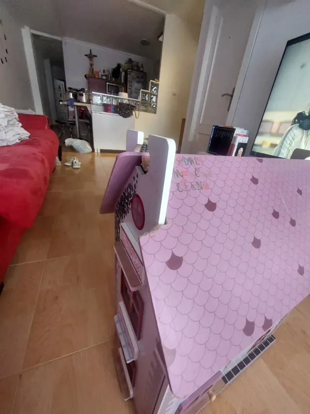 Casa de muñecas / os de madera. Para juegos