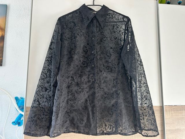 Camisa negra encaje transparencias