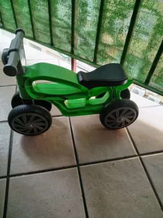 Correpasillos Moto Verde Bebé