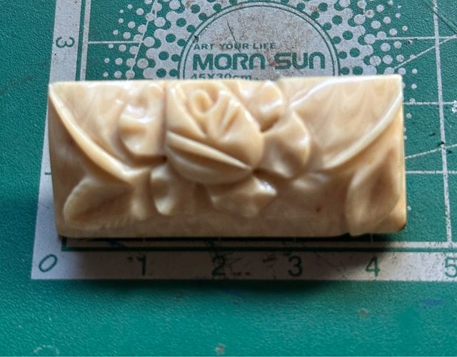 Broche con diseño de rosa