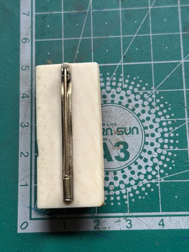 Broche con diseño de rosa