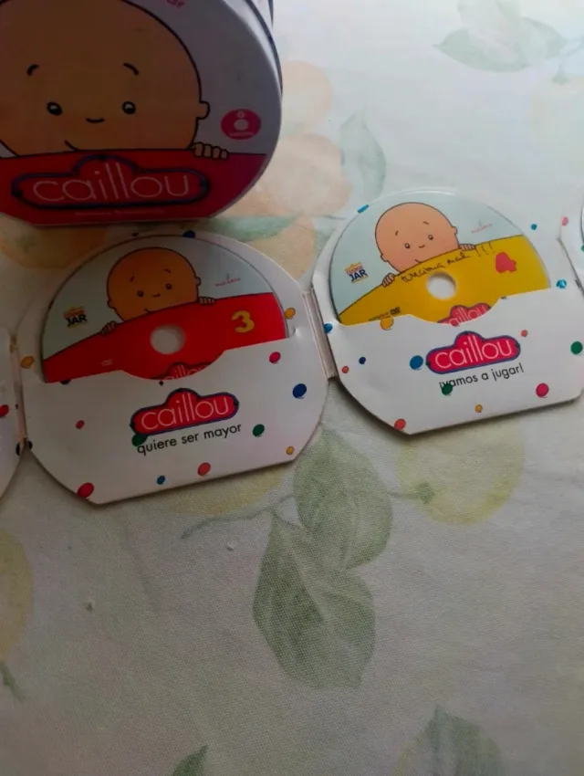 Maletín 6 DVD Caillou