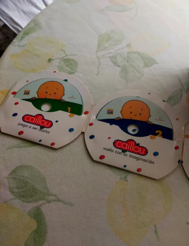 Maletín 6 DVD Caillou