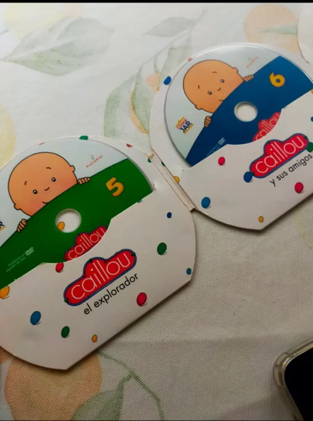 Maletín 6 DVD Caillou