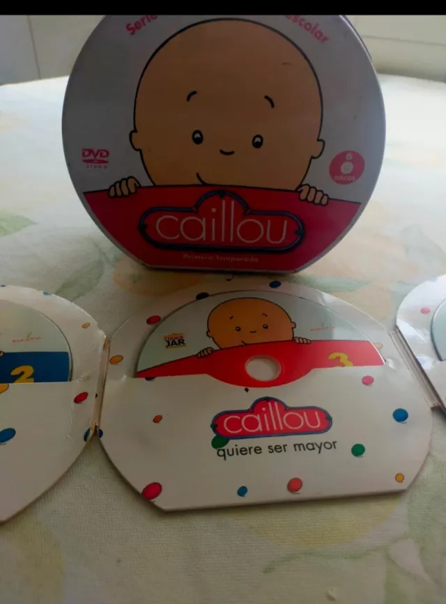 Maletín 6 DVD Caillou