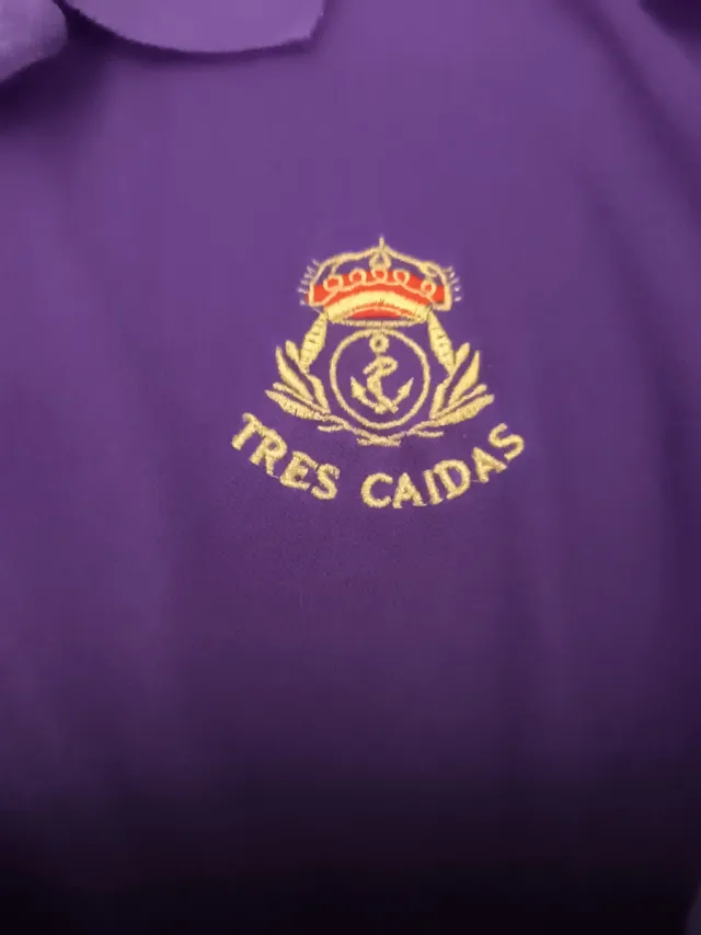 Polo Morado Tres Caídas Triana  Talla L