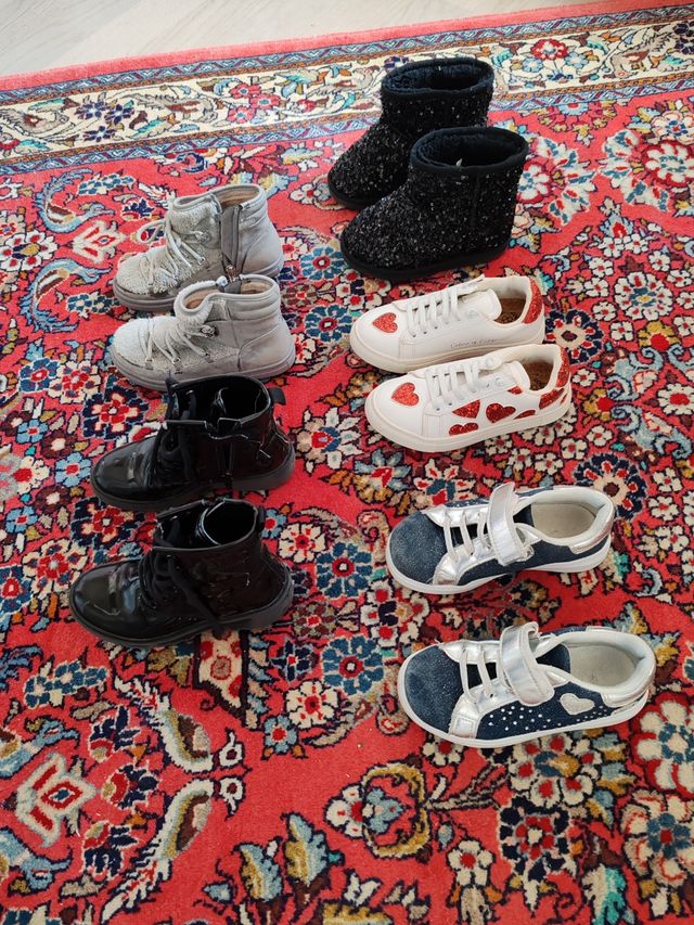 Lotto scarpe bambina n. 28