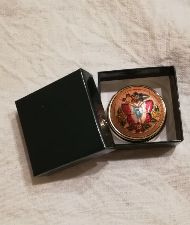 Posacenere da borsa con farfalla