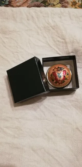 Posacenere da borsa con farfalla