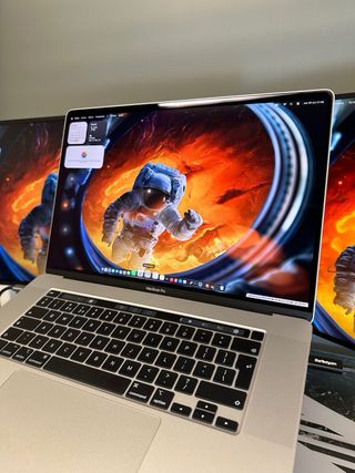 MacBook Pro 16”/ i9/ 1TB SSD/16GB RAM