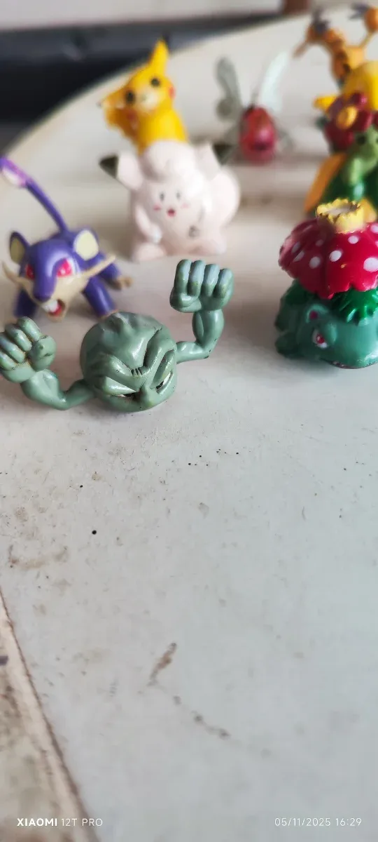 Figuras Pokémon TOMY (16 unidades)