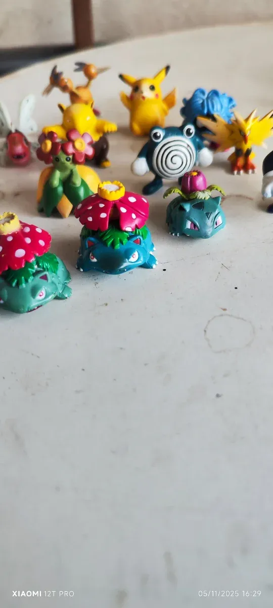 Figuras Pokémon TOMY (16 unidades)