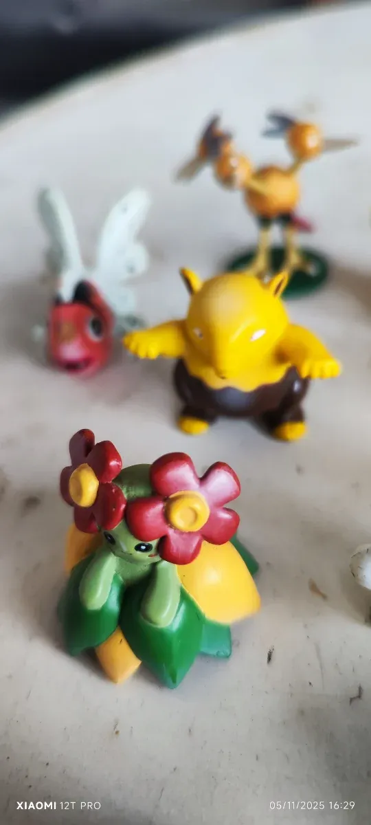 Figuras Pokémon TOMY (16 unidades)