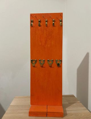 Porta collane in legno fatto a mano