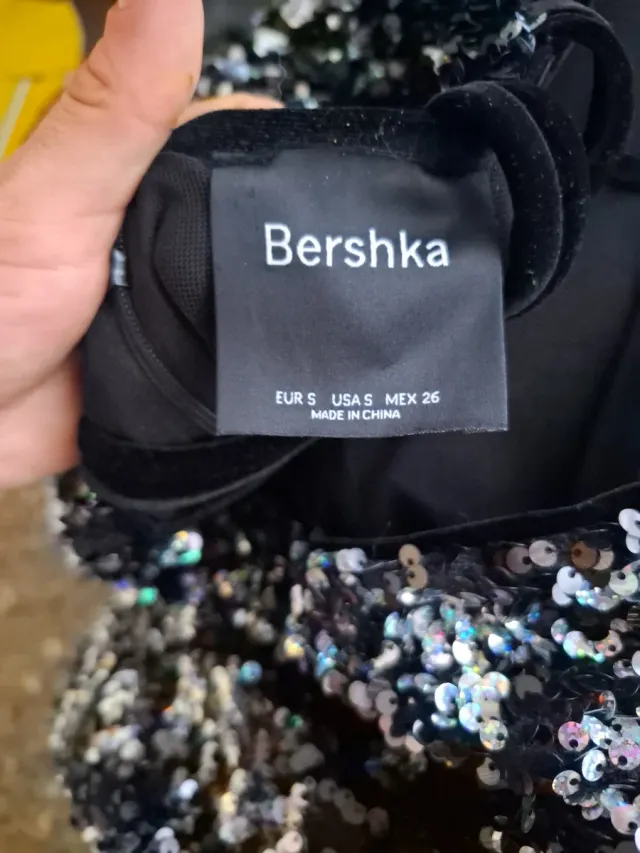 Vestido Bershka lentejuelas negro talla S
