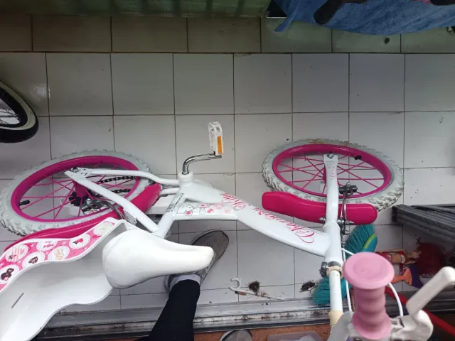 Bici infantil blanca y rosa