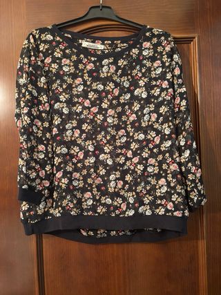 Blusa Pull&Bear flores negra Talla M