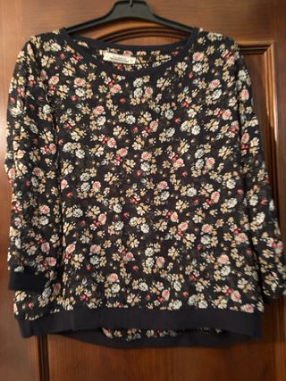 Blusa Pull&Bear flores negra Talla M