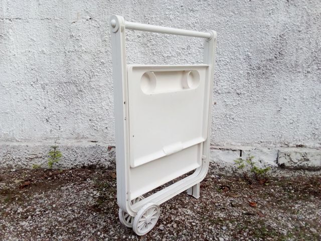 Carrello di servizio moderno di plastica bianco