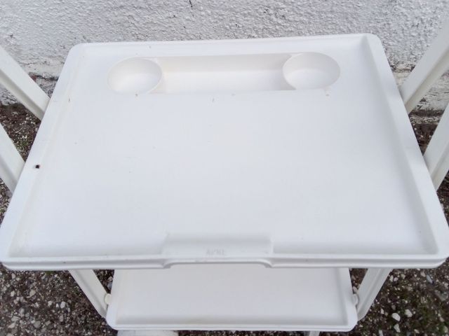 Carrello di servizio moderno di plastica bianco