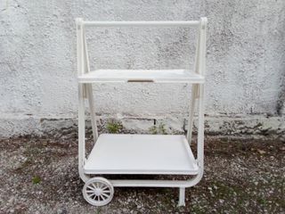 Carrello di servizio moderno di plastica bianco