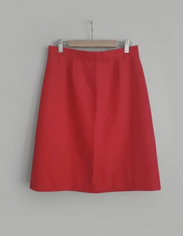 Falda de corte recto, a la rodilla, color rojo, M