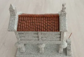 Navidad: Hórreo de granito miniatura