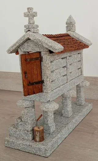 Navidad: Hórreo de granito miniatura