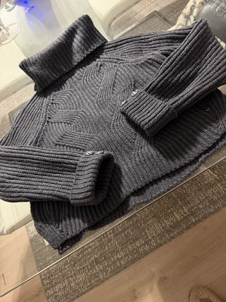 Jersey Guess gris cuello alto, nuevo,