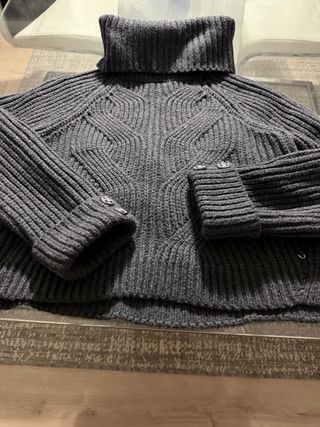 Jersey Guess gris cuello alto, nuevo,