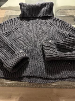 Jersey Guess gris cuello alto, nuevo,