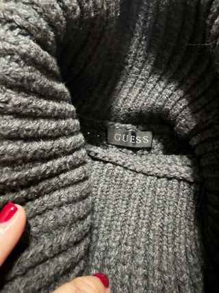 Jersey Guess gris cuello alto, nuevo,