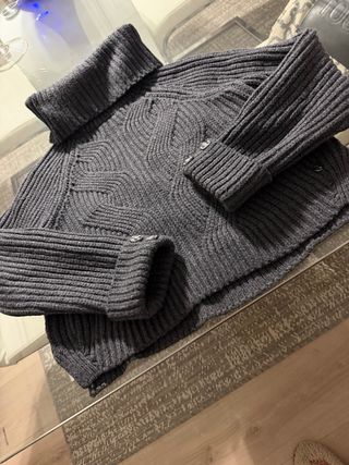 Jersey Guess gris cuello alto, nuevo,