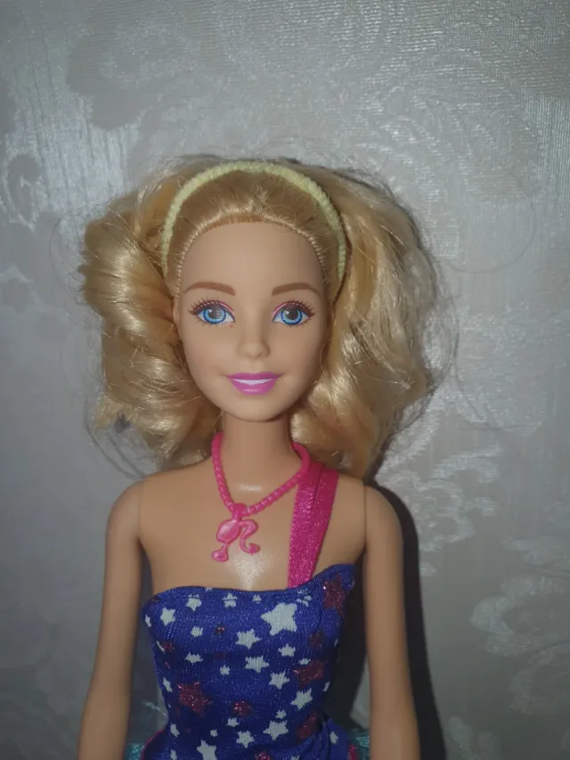 Barbie Bionda con Vestito Blu Stelle
